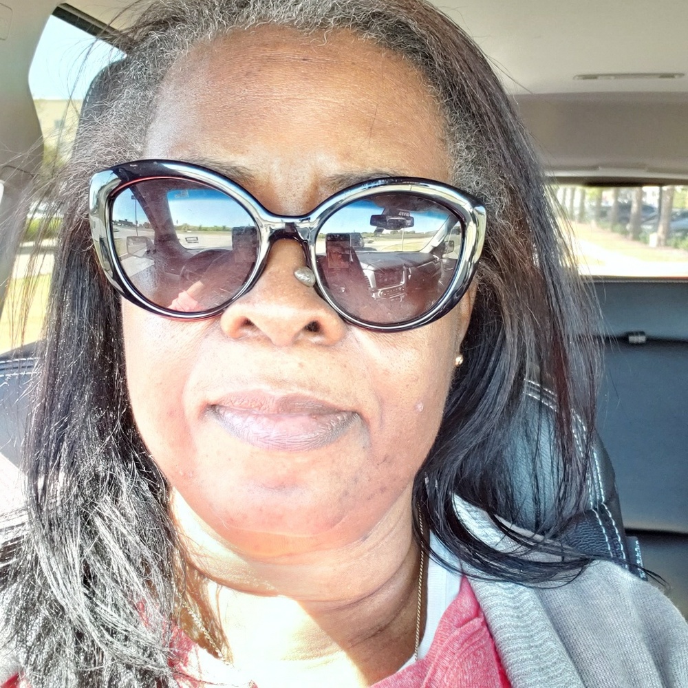 Meet your Posher, Monica